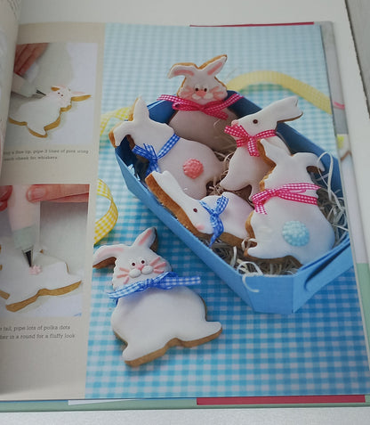 Super-Cute Cookies: 35 Easy to Make & Decorate Cookie Projects by Chloe Coker
