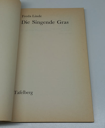 Die Singende Gras by Freda Linde