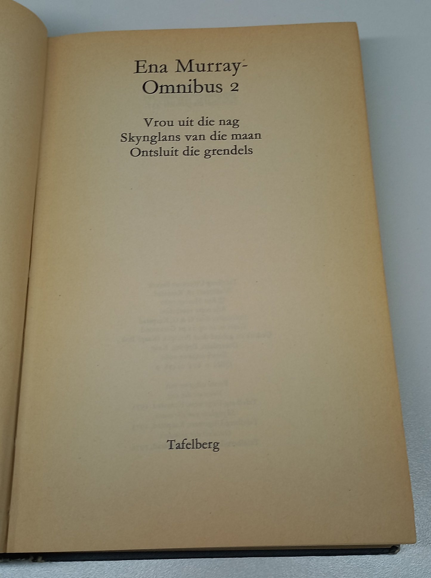 Ena Murray: Omnibus 2 (3 in 1) Vrou Uit die Nag, Skynglans van Die Maan & Ontsluit Die Grendels