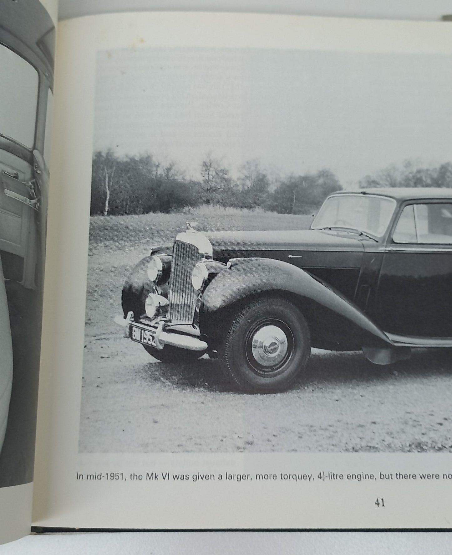 The Rolls-Royce And Bentley Volume 1: Standard Production Models 1945 - 1965 A Collector's Guide by Graham Robsom