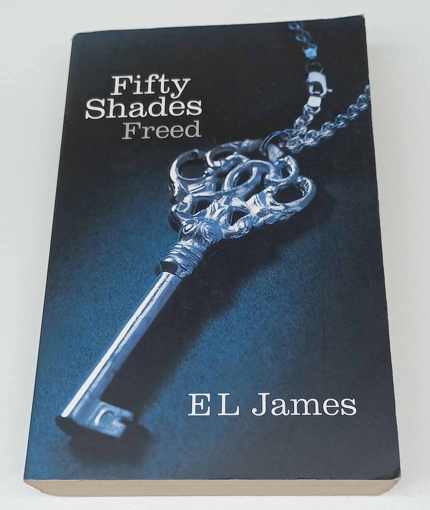 Fifty Shades Freed by E.L. James (Fifty Shades #3)