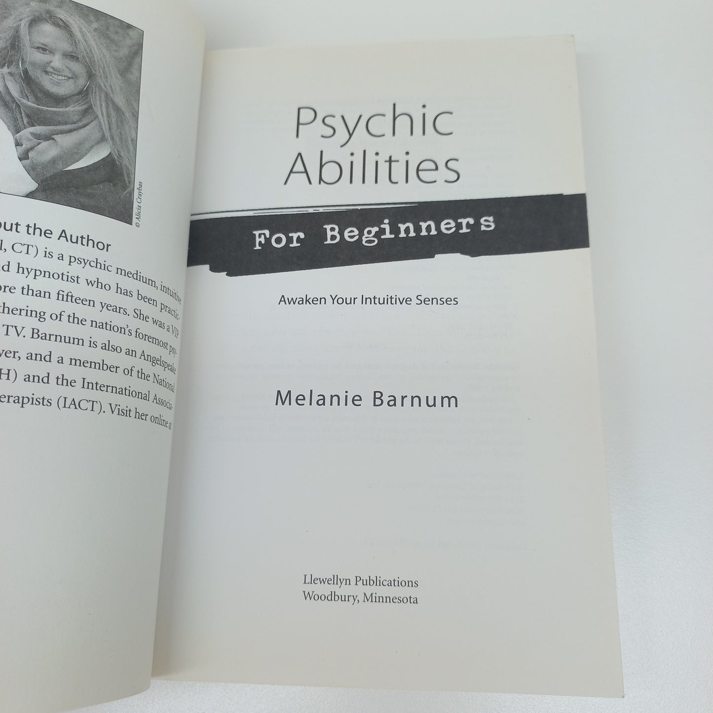 Psychic Abilities For Beginners: Awaken Your Intuitive Senses by Melanie Barnum