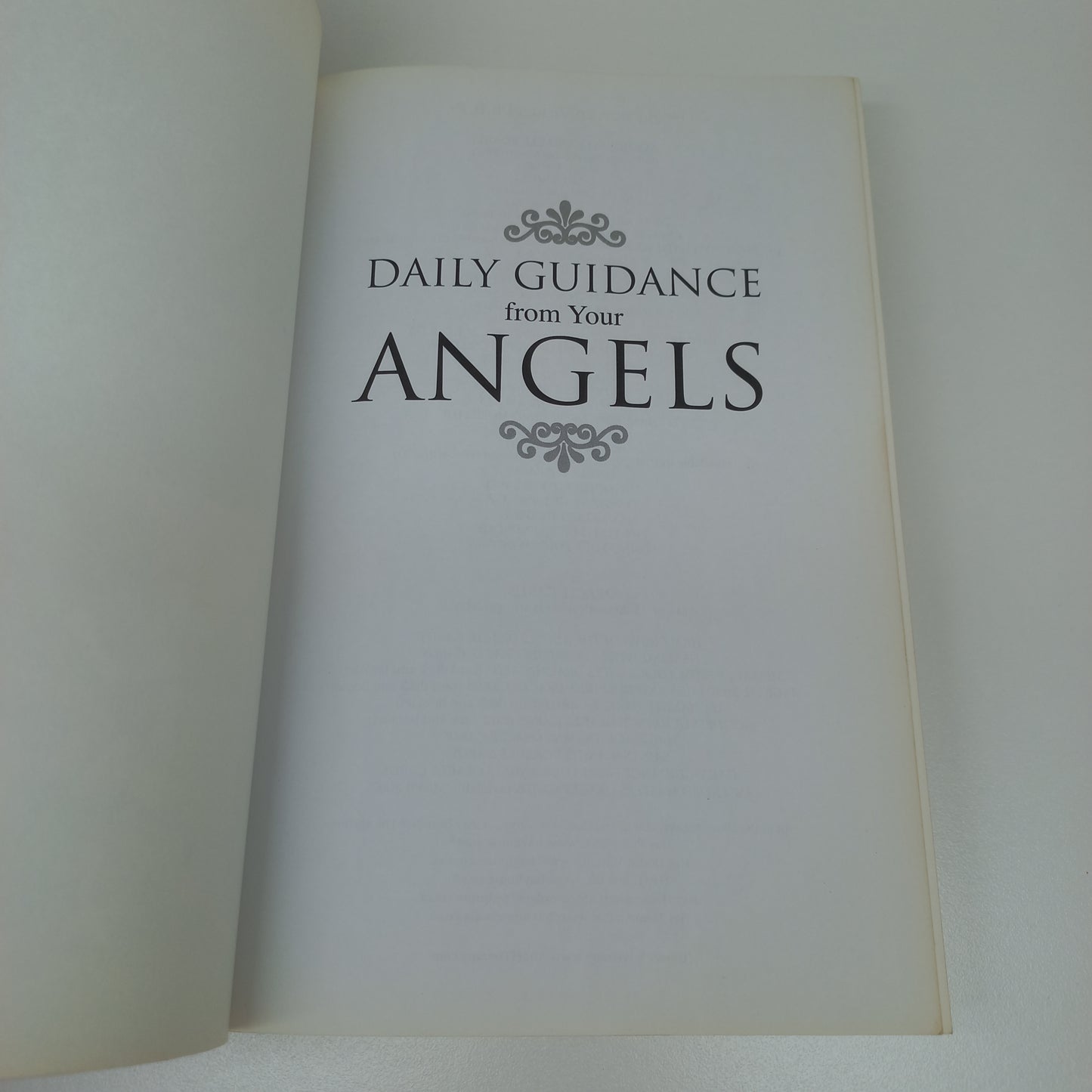 Daily Guidance from Your Angels: 365 Angelic Messages to Soothe, Heal & Open Your Heart by Doreen Virtue