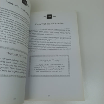 Daily Guidance from Your Angels: 365 Angelic Messages to Soothe, Heal & Open Your Heart by Doreen Virtue