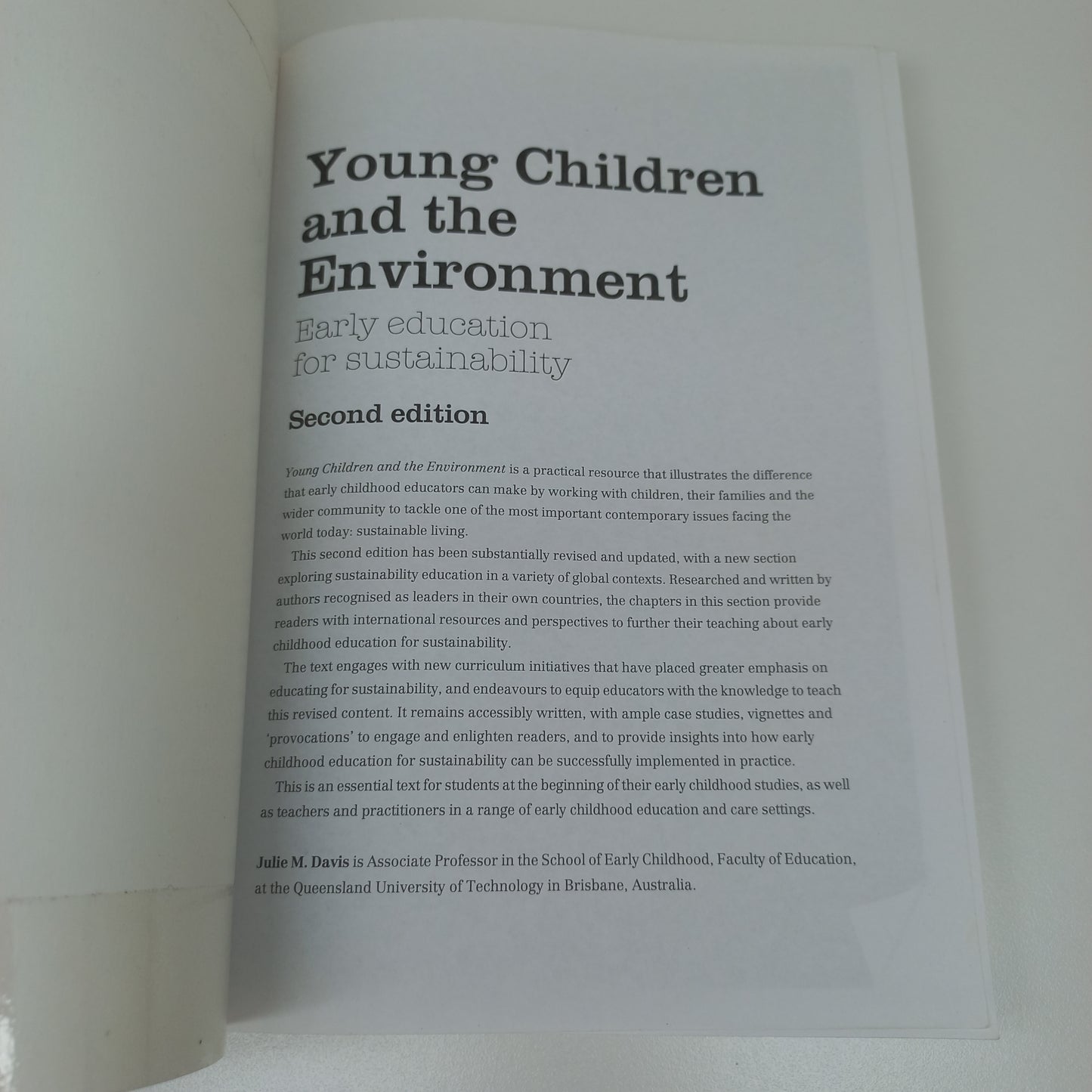 Young Children and the Environment: Early Education for Sustainability Second Edition by Julie M. Davis 2015