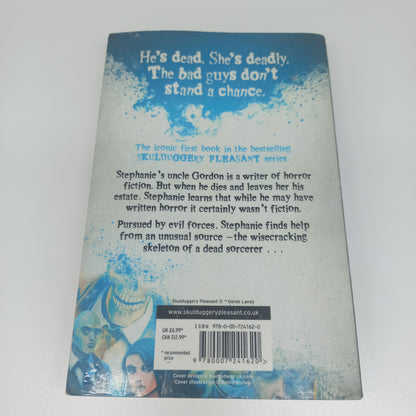 Skulduggery Pleasant by Derek Landy (Skulduggery Pleasant #1)