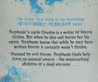 Skulduggery Pleasant by Derek Landy (Skulduggery Pleasant #1)