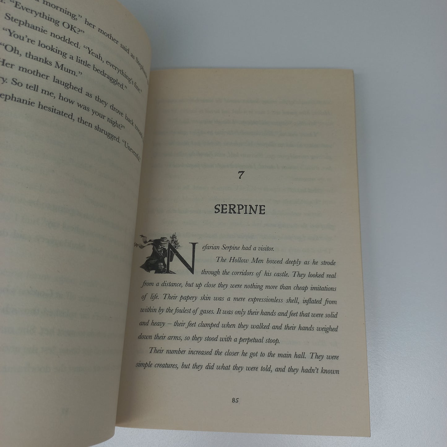 Skulduggery Pleasant by Derek Landy (Skulduggery Pleasant #1)