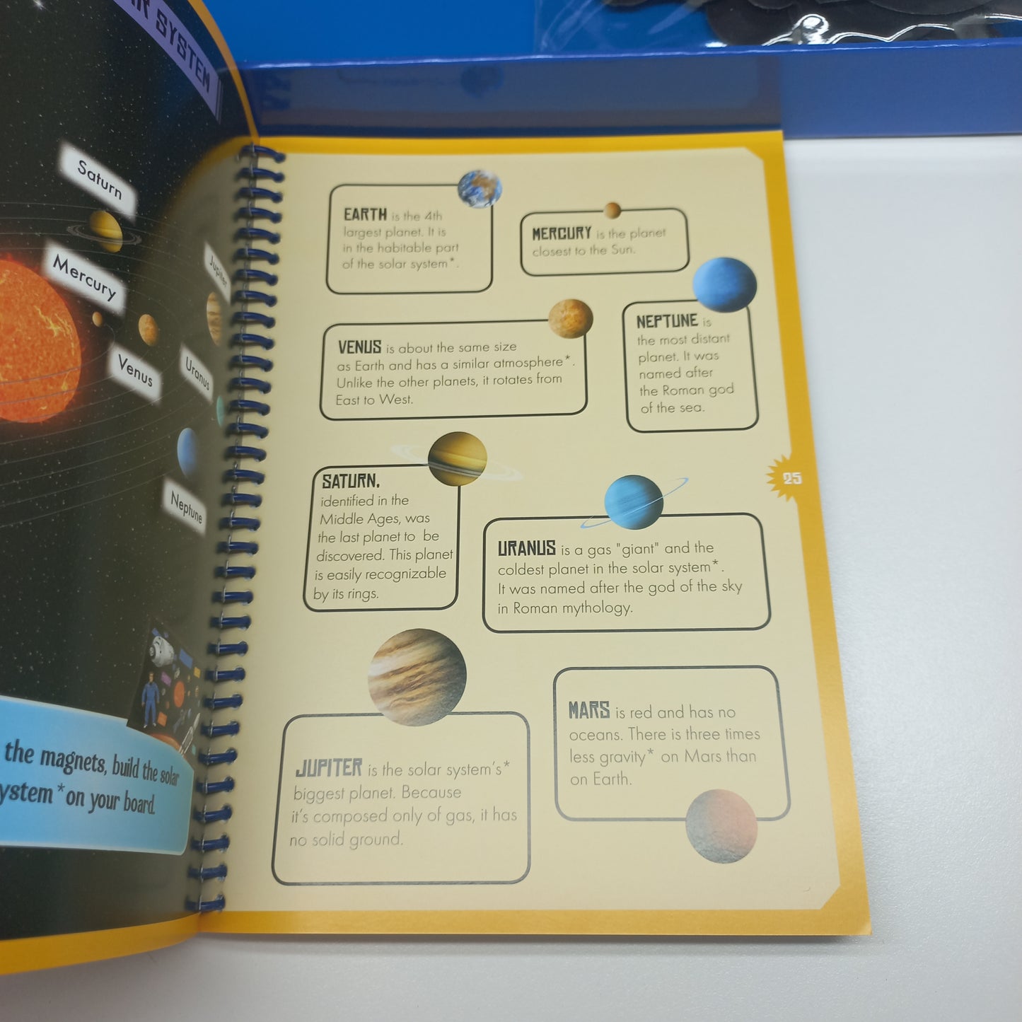 A Journey Into Space: A 96-pages Educational Guide That Tells You Everything You Wanted to Know About Space AUZOU New Edition
