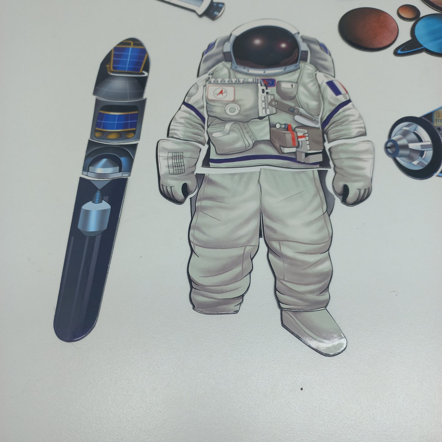 A Journey Into Space: A 96-pages Educational Guide That Tells You Everything You Wanted to Know About Space AUZOU New Edition