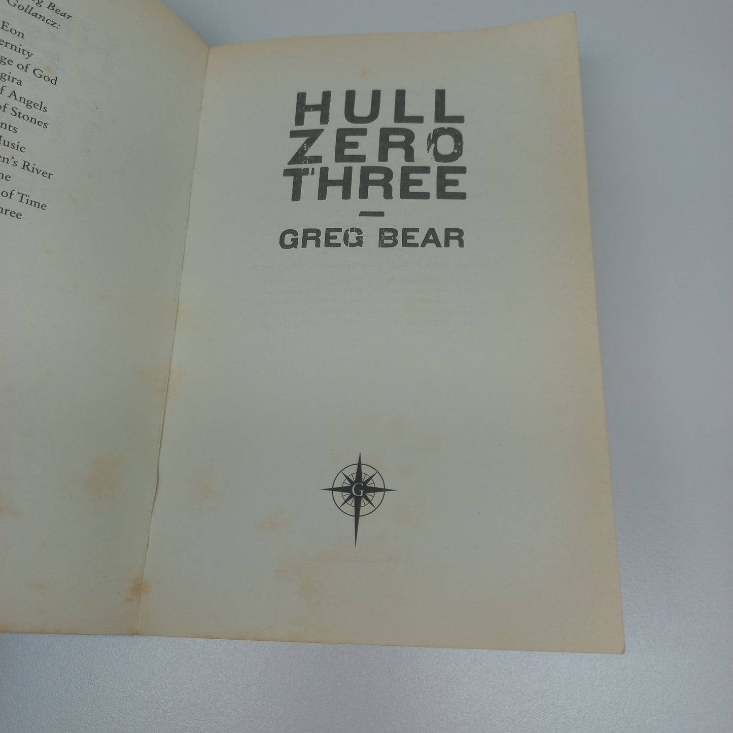 Hull Zero Three by Greg Bear