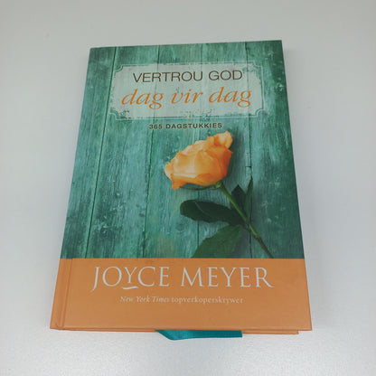 Vertrou God Dag Vir Dag: 365 Dagstukkies by Joyce Meyer