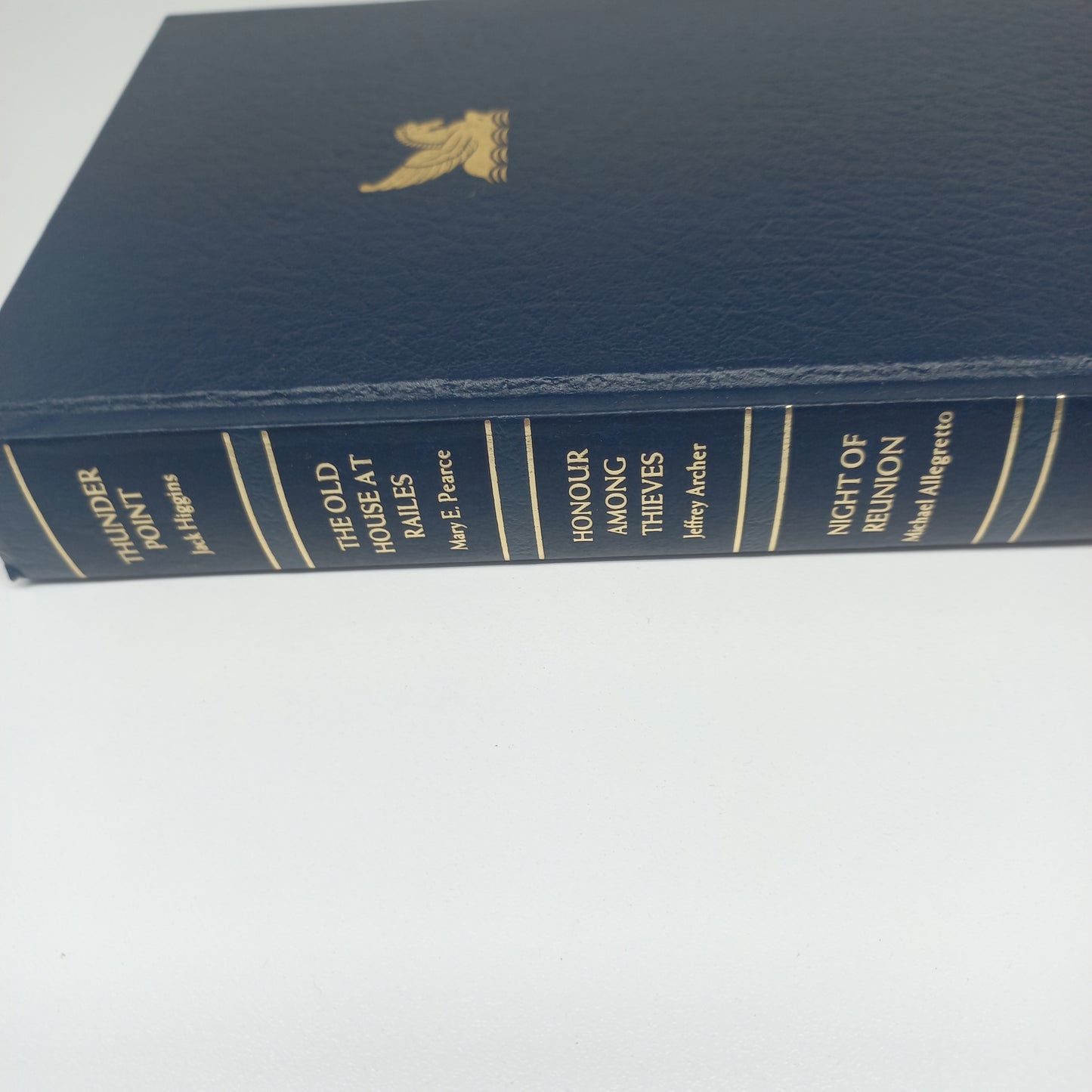 Thunder Point by J. Higgins, The Old House at Railes by M.E. Pearce, Honour Among Thieves by J. Archer & Night of Reunion by M. Allegretto Reader's Digest (4 in 1)