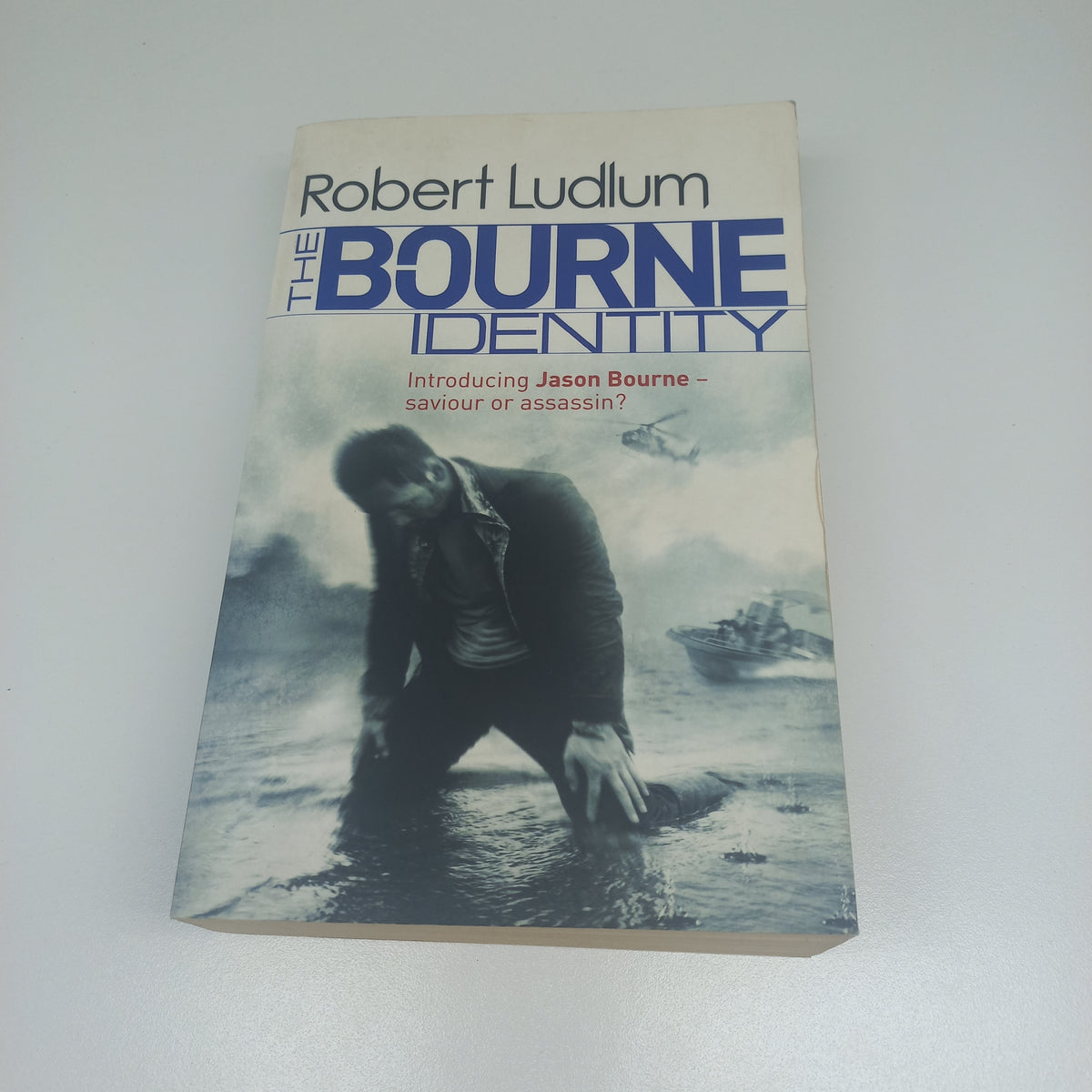The Bourne Identity by Robert Ludlum (Jason Bourne #1)