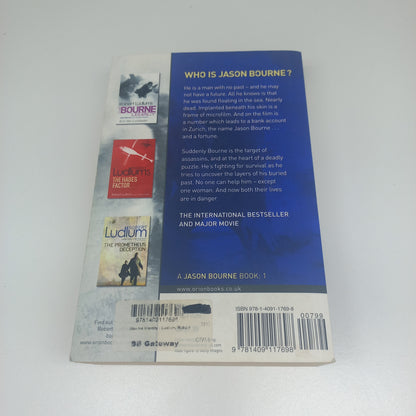 The Bourne Identity by Robert Ludlum (Jason Bourne #1)