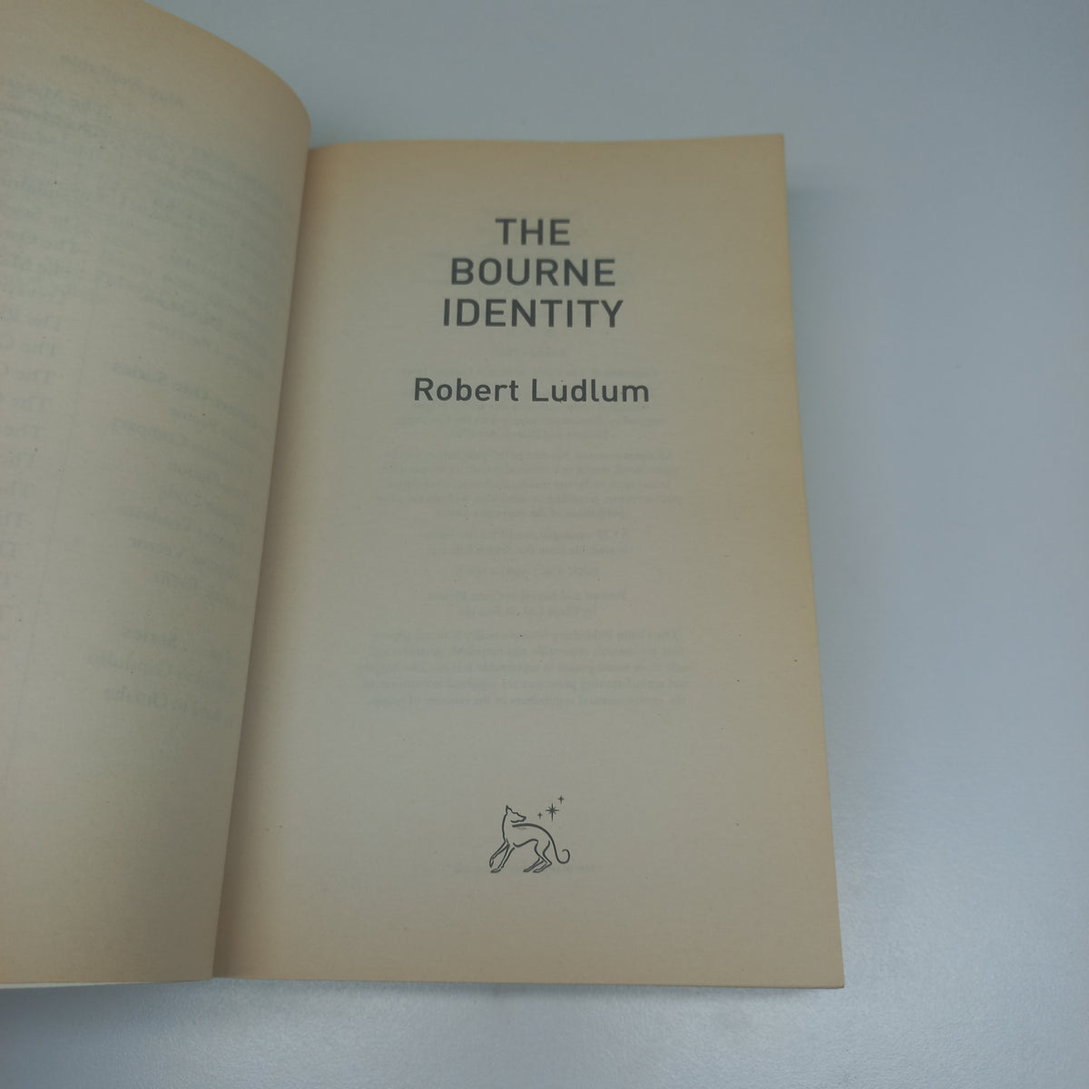 The Bourne Identity by Robert Ludlum (Jason Bourne #1)