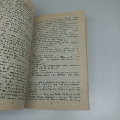 The Bourne Identity by Robert Ludlum (Jason Bourne #1)