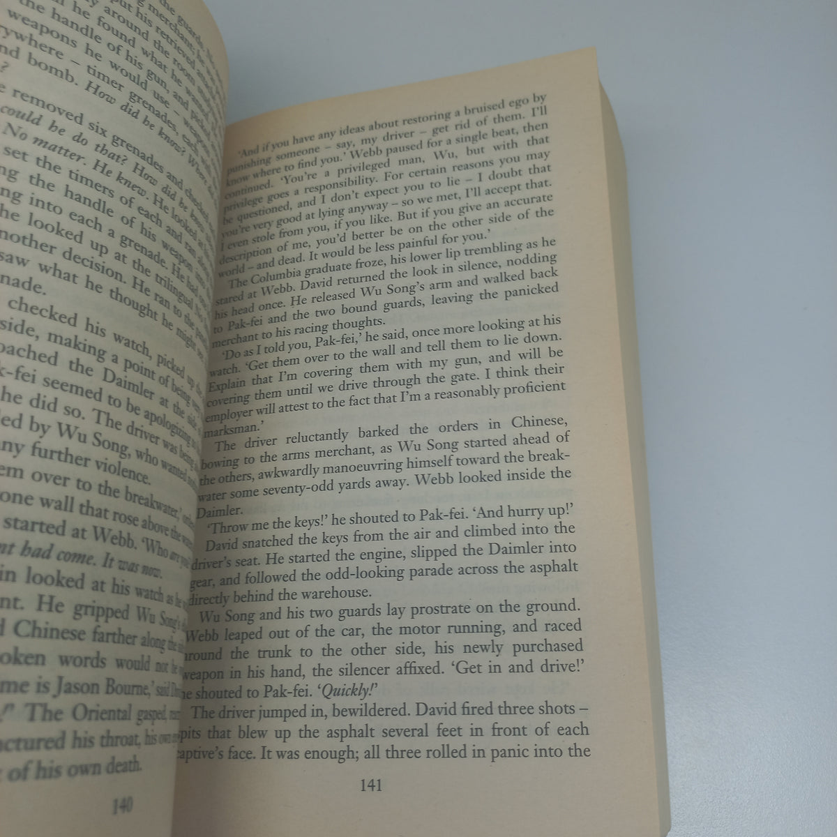 The Bourne Supremacy by Robert Ludlum (Jason Bourne #2)