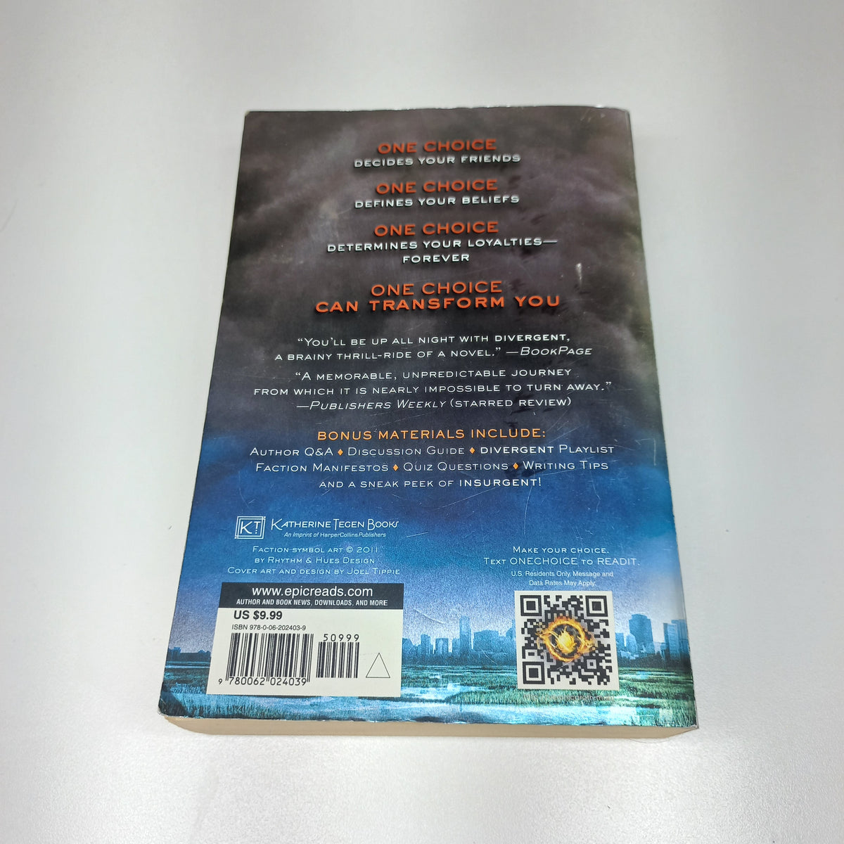 Divergent by Veronica Roth (Divergent #1)