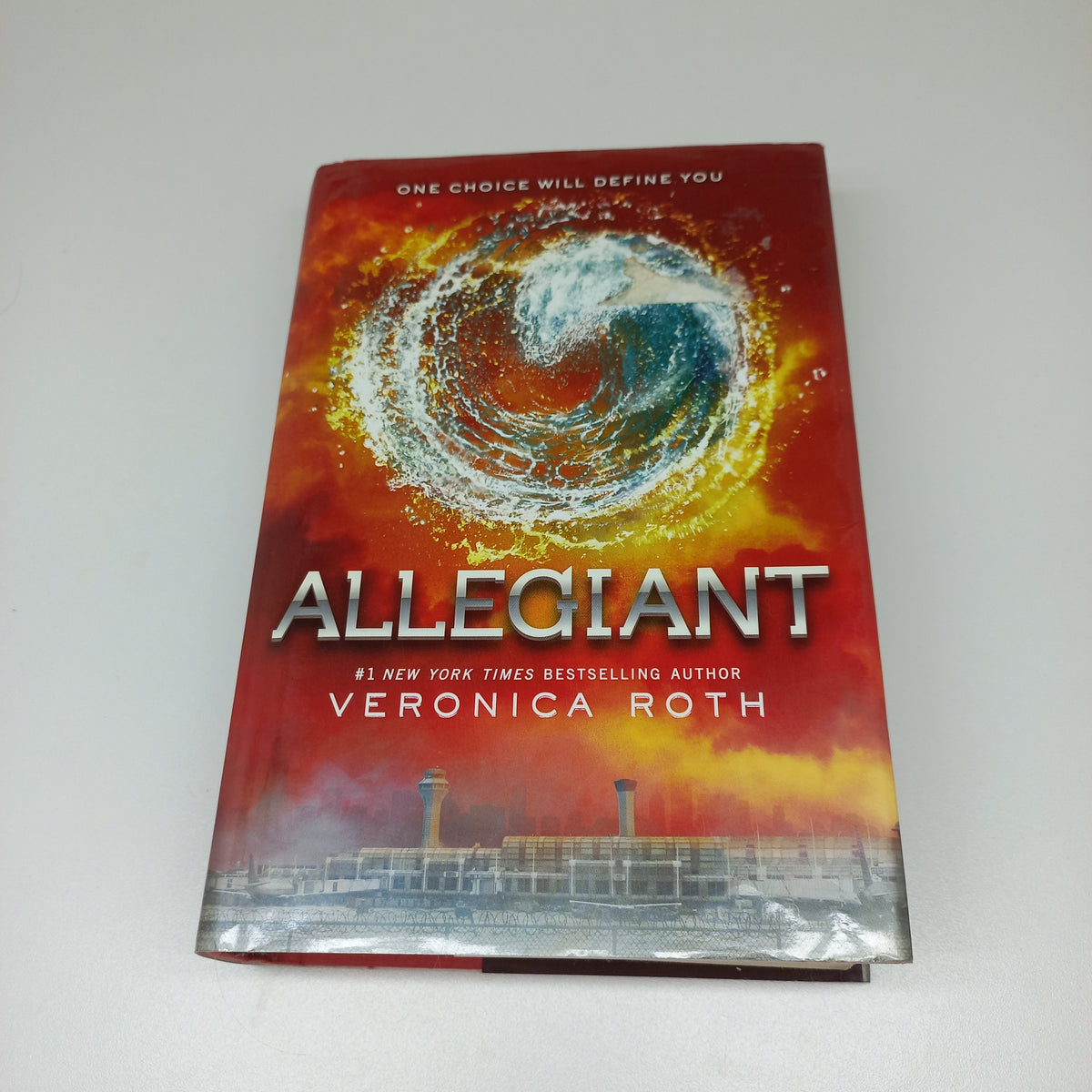 Allegiant by Veronica Roth (Divergent #3)
