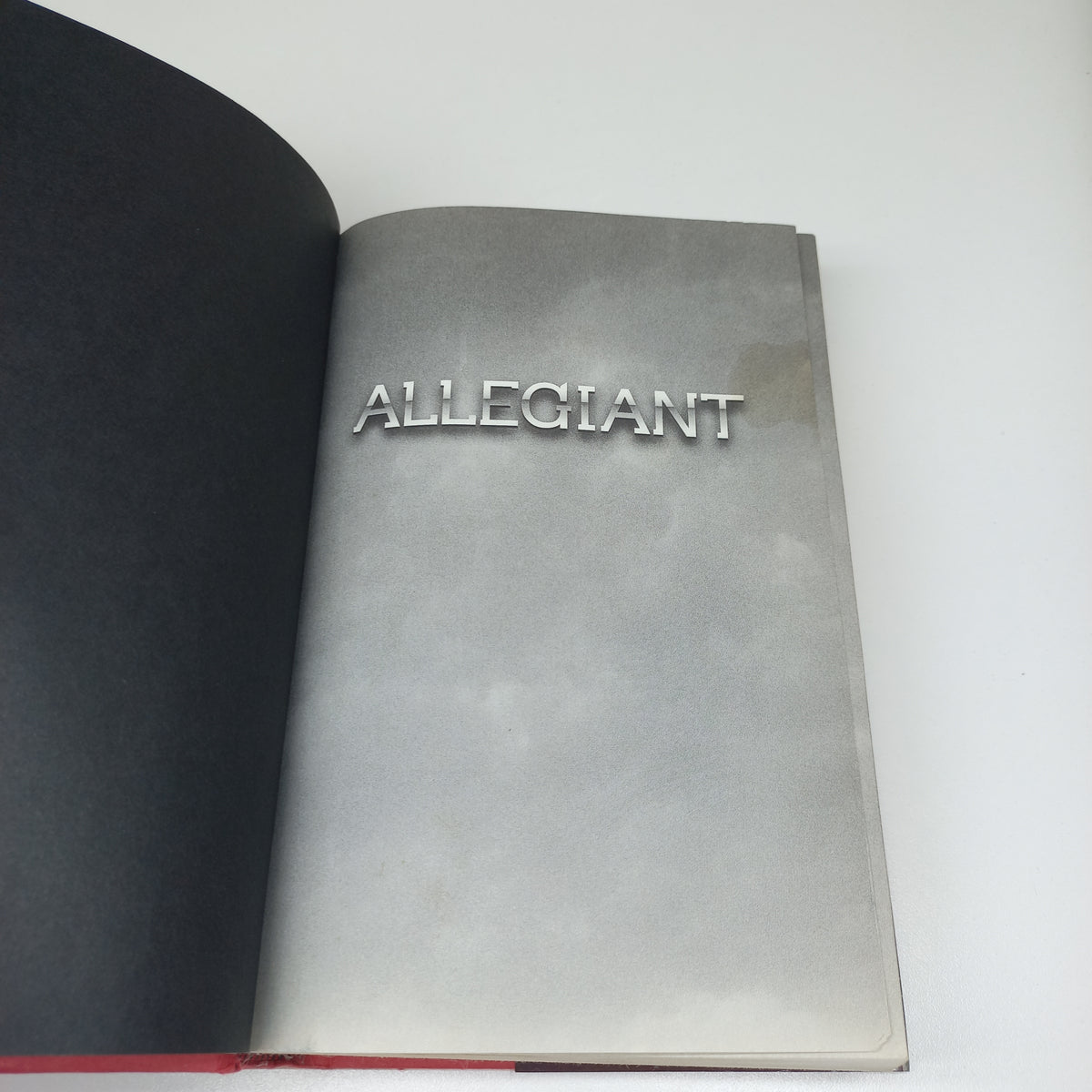 Allegiant by Veronica Roth (Divergent #3)