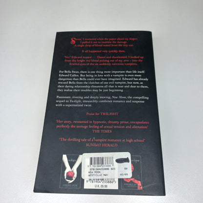 New Moon by Stephanie Meyer (The Twilight Saga #2)