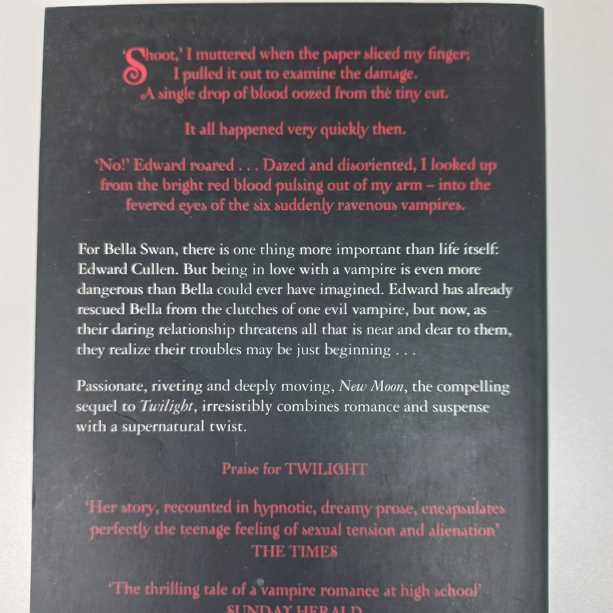 New Moon by Stephanie Meyer (The Twilight Saga #2)