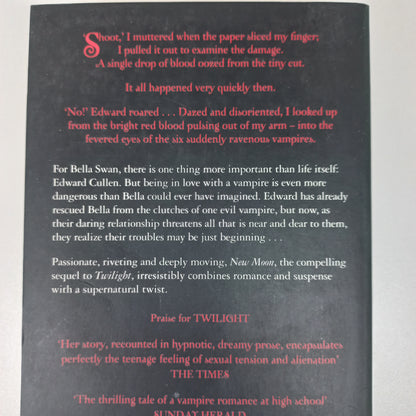 New Moon by Stephanie Meyer (The Twilight Saga #2)